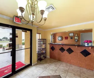 Photo 4 - Econo Lodge Inn & Suites San Antonio near Frost Bank Center