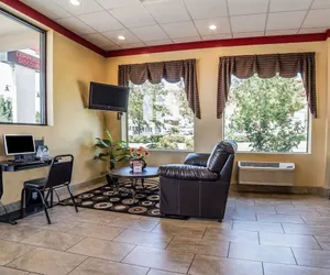 Photo 3 - Econo Lodge St George North - Near Pioneer Park