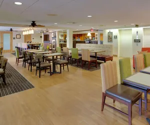 Photo 2 - Pittsburgh Airport Inn and Suites