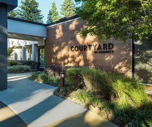 Photo 2 - Courtyard by Marriott Sacramento Airport Natomas