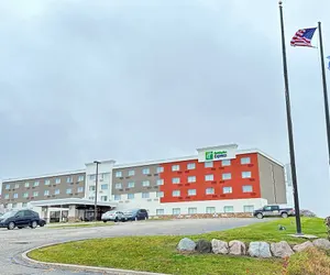 Photo 2 - Holiday Inn Express Big Rapids, an IHG Hotel