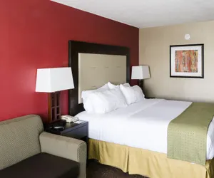 Photo 4 - Holiday Inn Express Big Rapids, an IHG Hotel