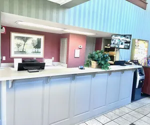 Photo 3 - Ocean Crest Inn and Suites