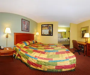 Photo 4 - Regency Inn