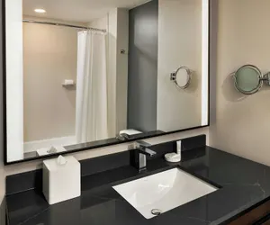 Photo 4 - Oshkosh Marriott Waterfront Hotel & Convention Center