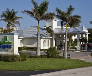 Photo 2 - Holiday Inn Express North Palm Beach-Oceanview, an IHG Hotel