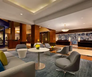 Photo 3 - Hilton Chicago/Magnificent Mile Suites