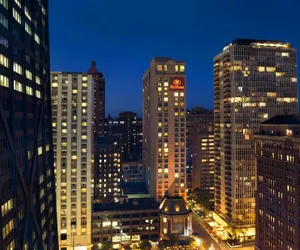 Photo 2 - Hilton Chicago/Magnificent Mile Suites
