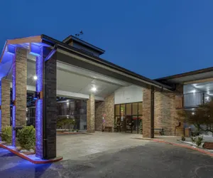 Photo 2 - SureStay Plus Hotel By Best Western Poteau