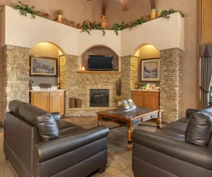 Photo 3 - SureStay Plus Hotel By Best Western Poteau