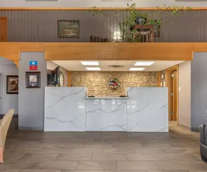 Photo 4 - SureStay Plus Hotel By Best Western Poteau