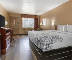 Photo 5 - SureStay Plus Hotel By Best Western Poteau