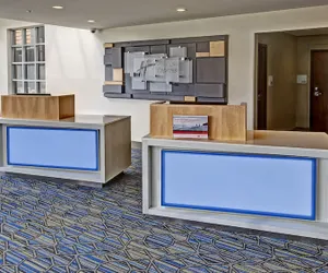 Photo 3 - Holiday Inn Express Louisville Airport Expo Center by IHG