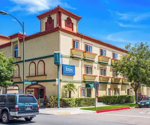 Photo 2 - Rodeway Inn & Suites Pasadena