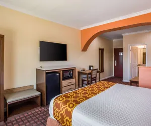 Photo 4 - Rodeway Inn & Suites Pasadena