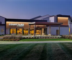 Photo 2 - Courtyard by Marriott Indianapolis Castleton