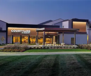 Photo 2 - Courtyard by Marriott Indianapolis Castleton