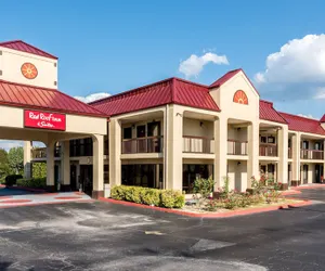 Photo 2 - Red Roof Inn & Suites Clinton, TN