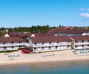 Photo 2 - Super 8 by Wyndham Mackinaw City/Beachfront Area