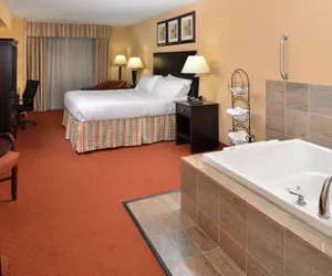 Photo 4 - Holiday Inn Martinsburg by IHG