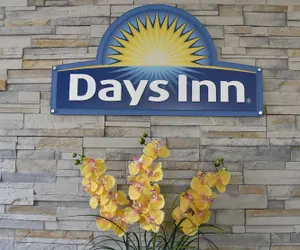 Photo 3 - Days Inn by Wyndham Ladson Summerville Charleston