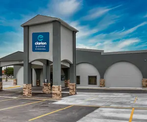 Photo 2 - Clarion Pointe