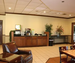 Photo 3 - Econo Lodge Inn & Suites