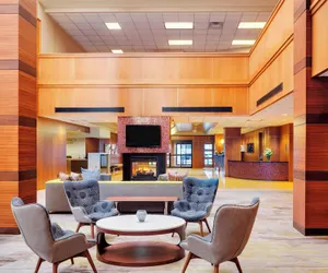 Photo 3 - Courtyard by Marriott Boston Logan Airport