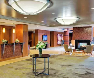 Photo 2 - Courtyard by Marriott Boston Logan Airport