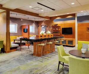 Photo 3 - Courtyard by Marriott Boston Logan Airport