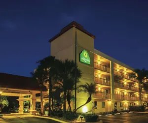 Photo 2 - La Quinta Inn by Wyndham West Palm Beach - Florida Turnpike