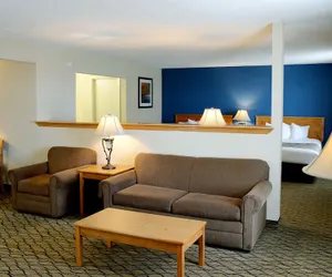 Photo 5 - Baymont by Wyndham St. Ignace Lakefront