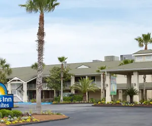 Photo 2 - Days Inn & Suites by Wyndham Jekyll Island