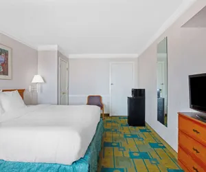 Photo 5 - Days Inn by Wyndham Reno