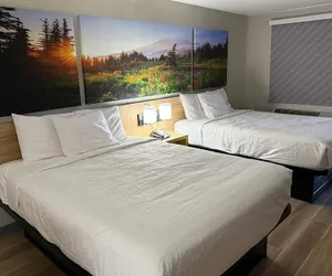 Photo 2 - Days Inn by Wyndham Reno
