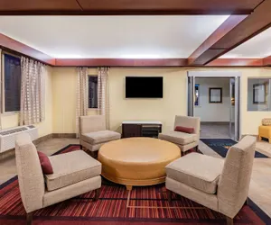 Photo 4 - La Quinta Inn & Suites by Wyndham Helena