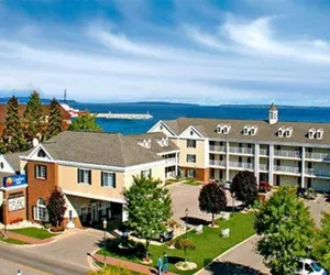 Photo 2 - Comfort Inn Lakeside