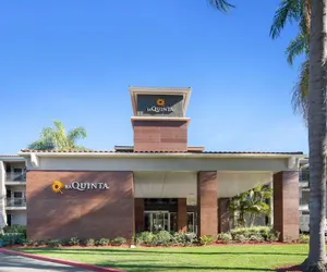 Photo 2 - La Quinta Inn & Suites by Wyndham Orange County Airport