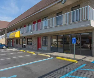 Photo 2 - Studios and Suites 4 Less Battlefield Blvd