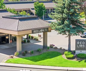 Photo 2 - Red Lion Inn & Suites Deschutes River Bend