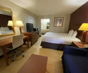 Photo 4 - Days Inn & Suites by Wyndham Bossier City