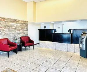 Photo 3 - Days Inn & Suites by Wyndham Bossier City