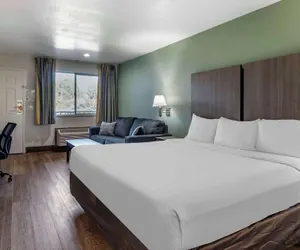 Photo 2 - Econo Lodge Portland Airport