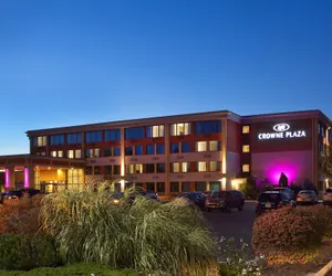 Photo 2 - Crowne Plaza Boston - Woburn, an IHG Hotel