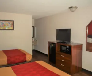 Photo 4 - Economy Inn