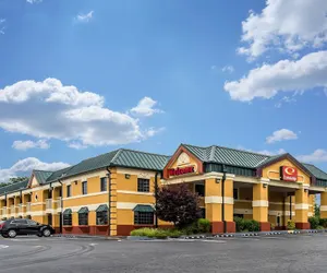 Photo 2 - Econo Lodge