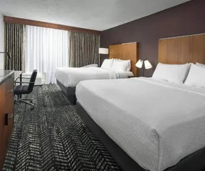 Photo 2 - Four Points by Sheraton Kansas City Airport