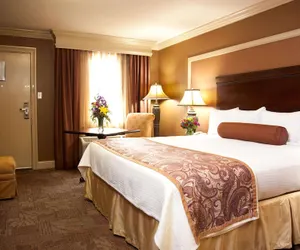 Photo 5 - Best Western Plus French Quarter Courtyard Hotel