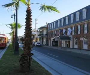 Photo 2 - Best Western Plus French Quarter Courtyard Hotel