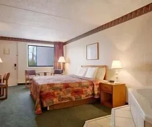 Photo 4 - Days Inn by Wyndham Greeneville